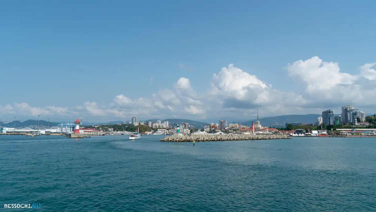 Теплоход Дагомыс