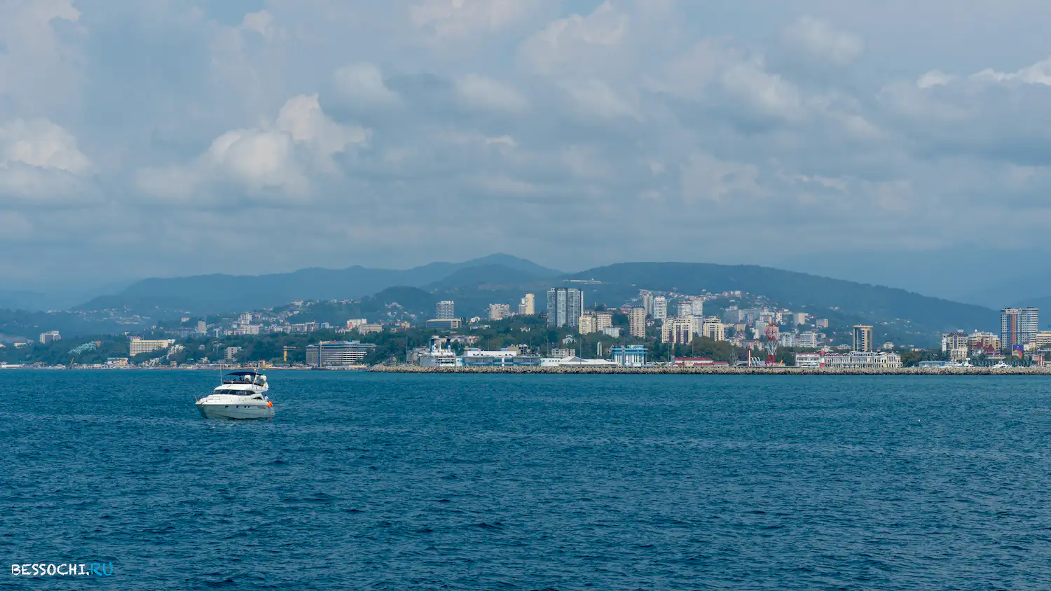 Теплоход Дагомыс