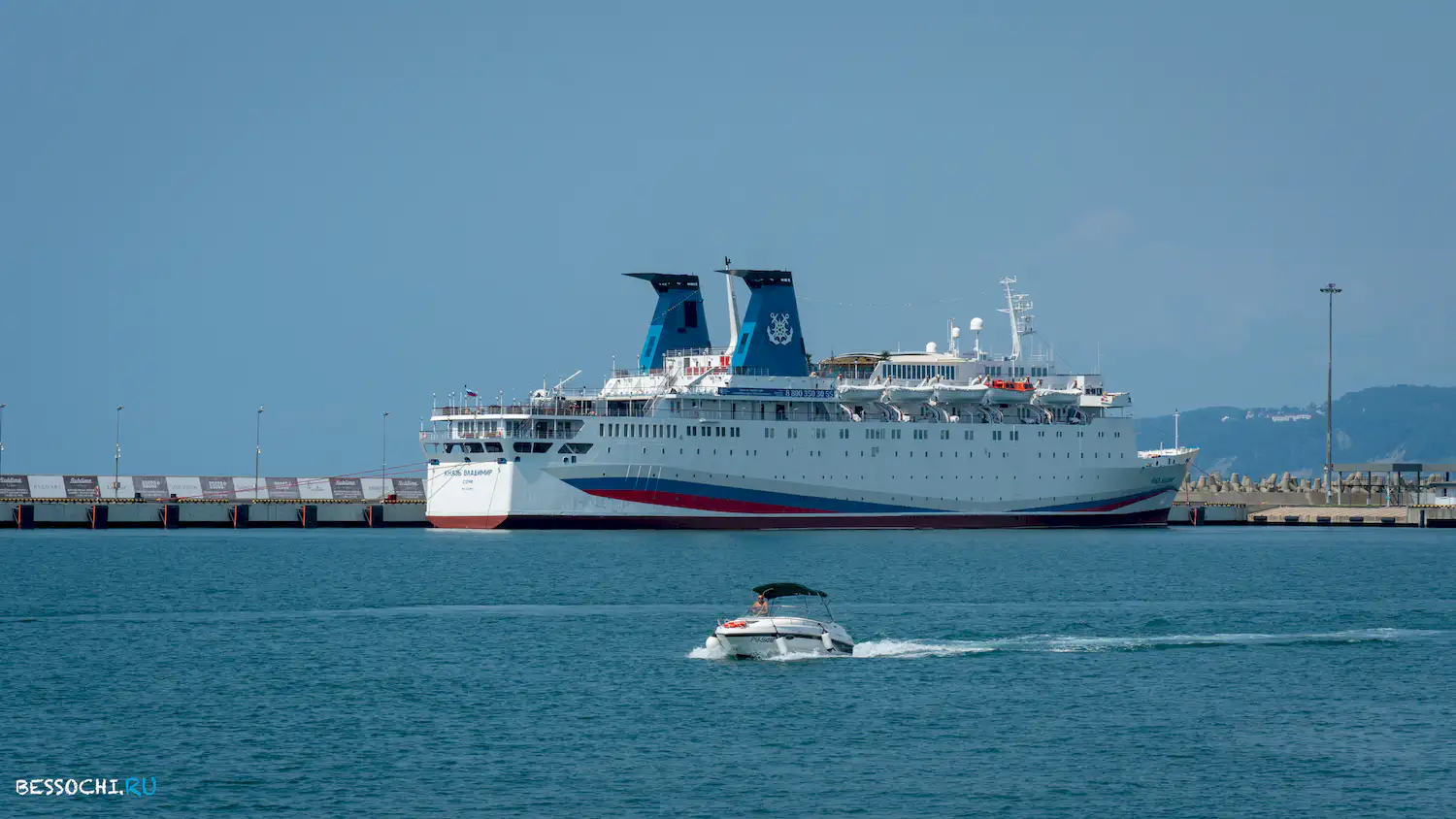 Теплоход Дагомыс