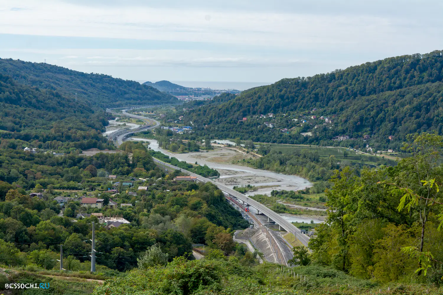 Ахштырское ущелье