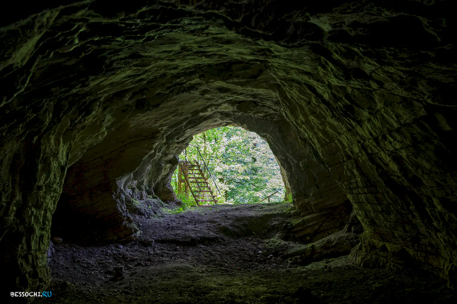 Навалищенская пещера