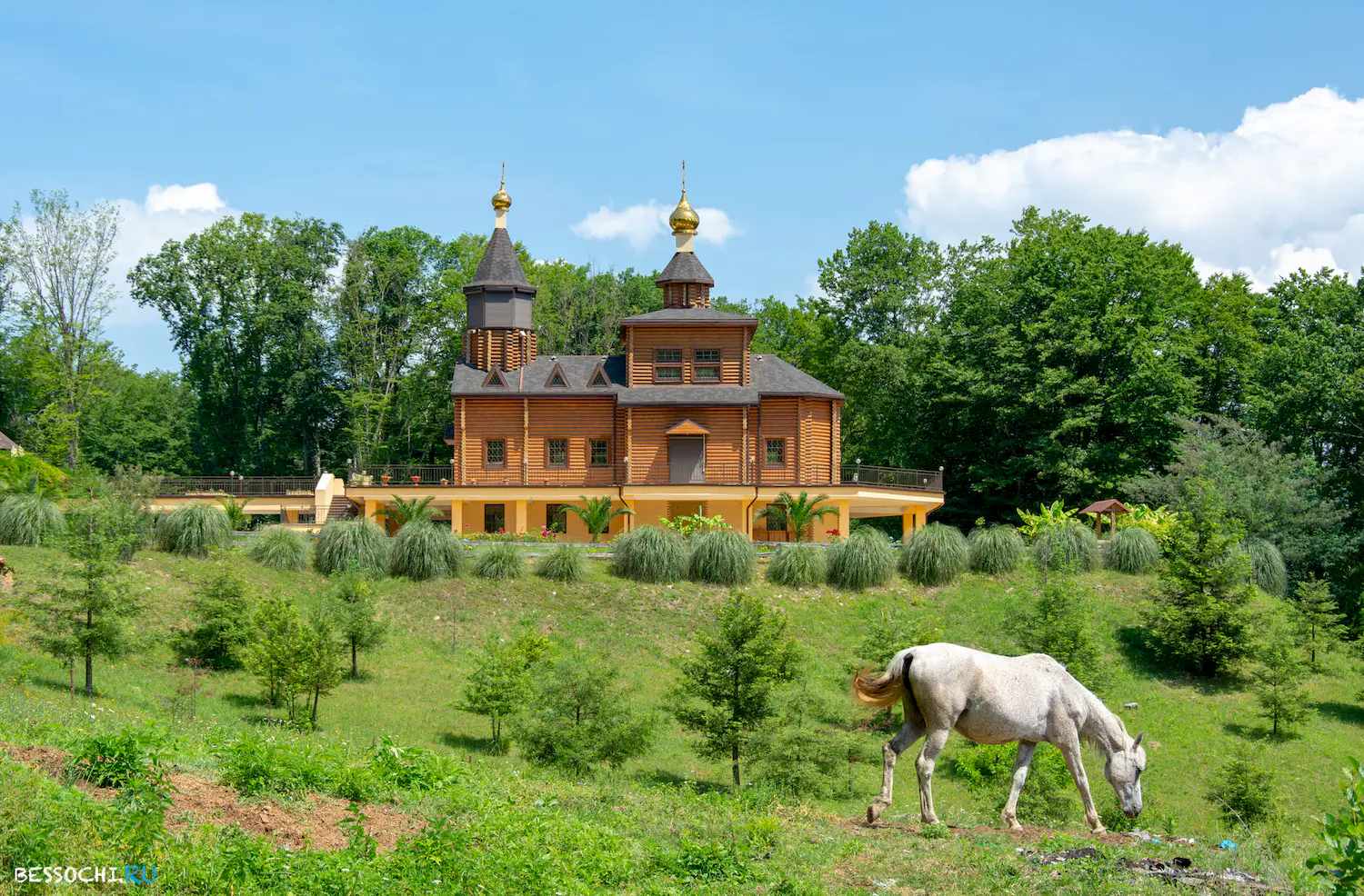 Каштаны храм