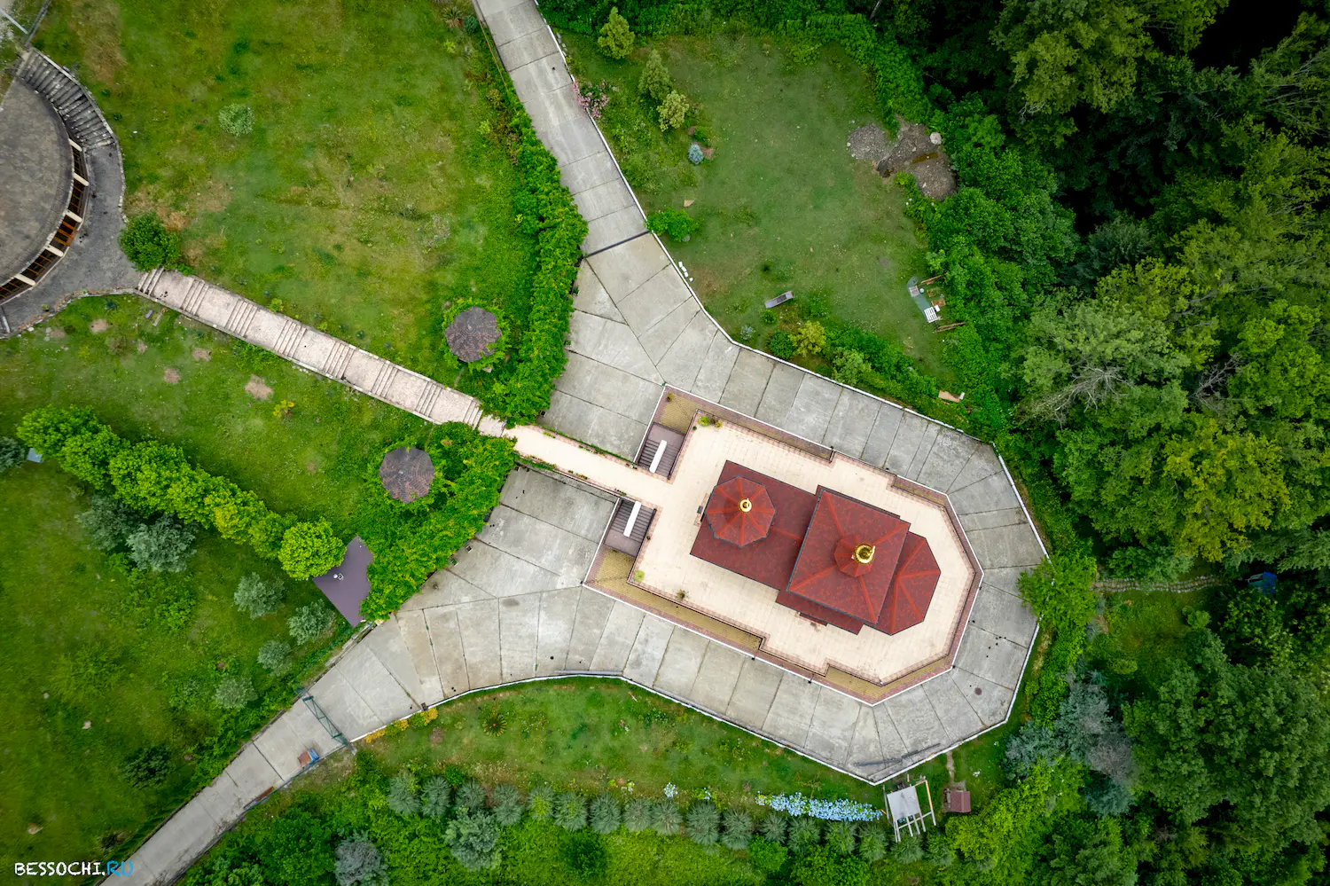 Каштаны храм