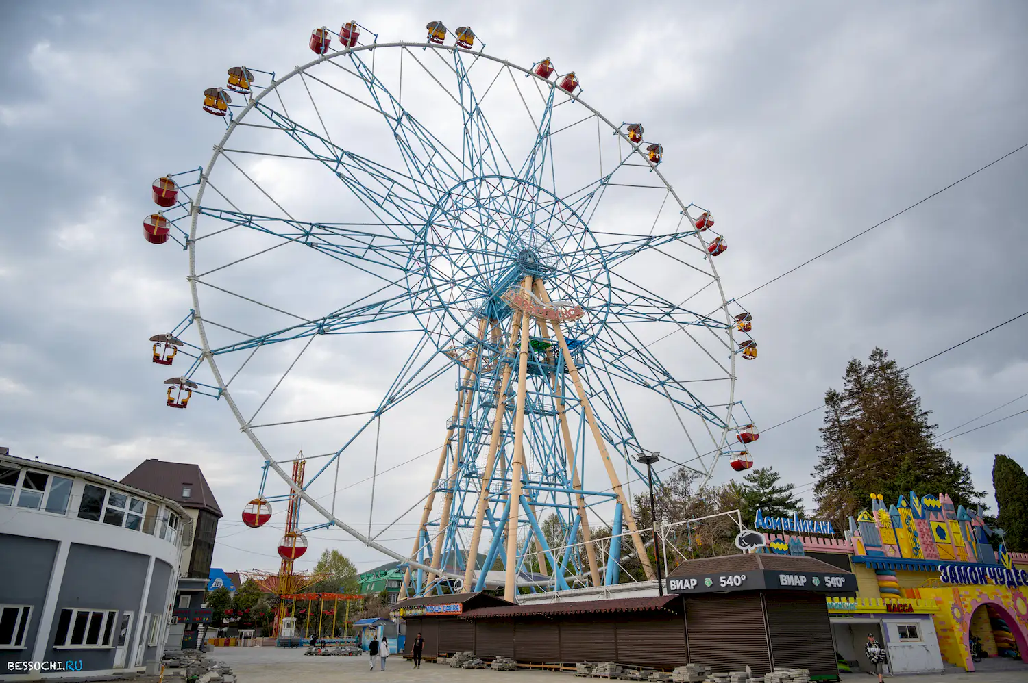 парк Лазаревское